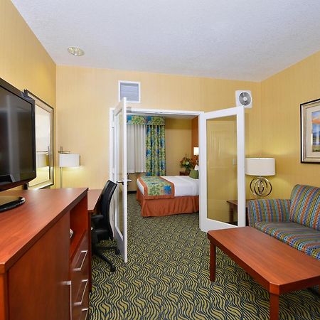 Best Western Plus Fresno Inn Bagian luar foto