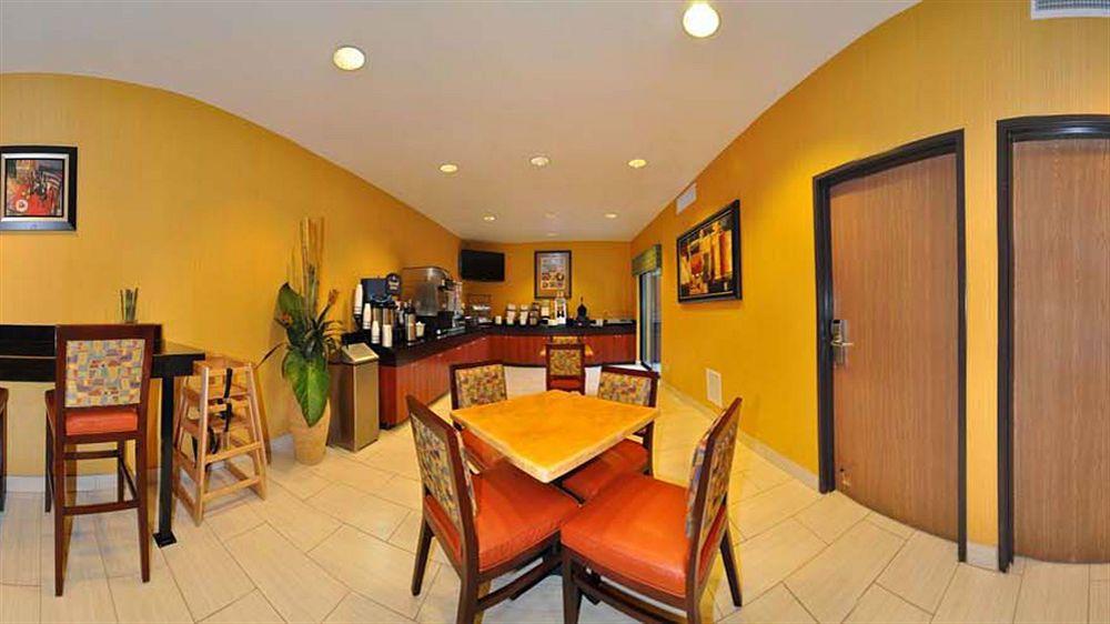 Best Western Plus Fresno Inn Bagian luar foto
