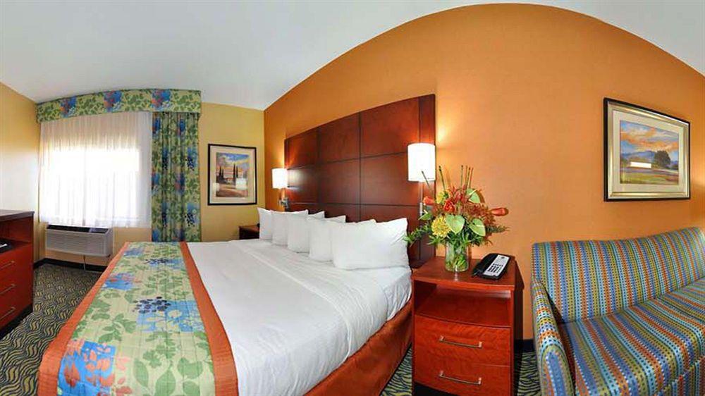 Best Western Plus Fresno Inn Bagian luar foto