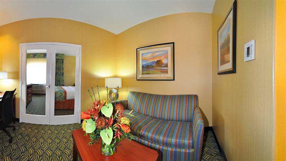 Best Western Plus Fresno Inn Bagian luar foto