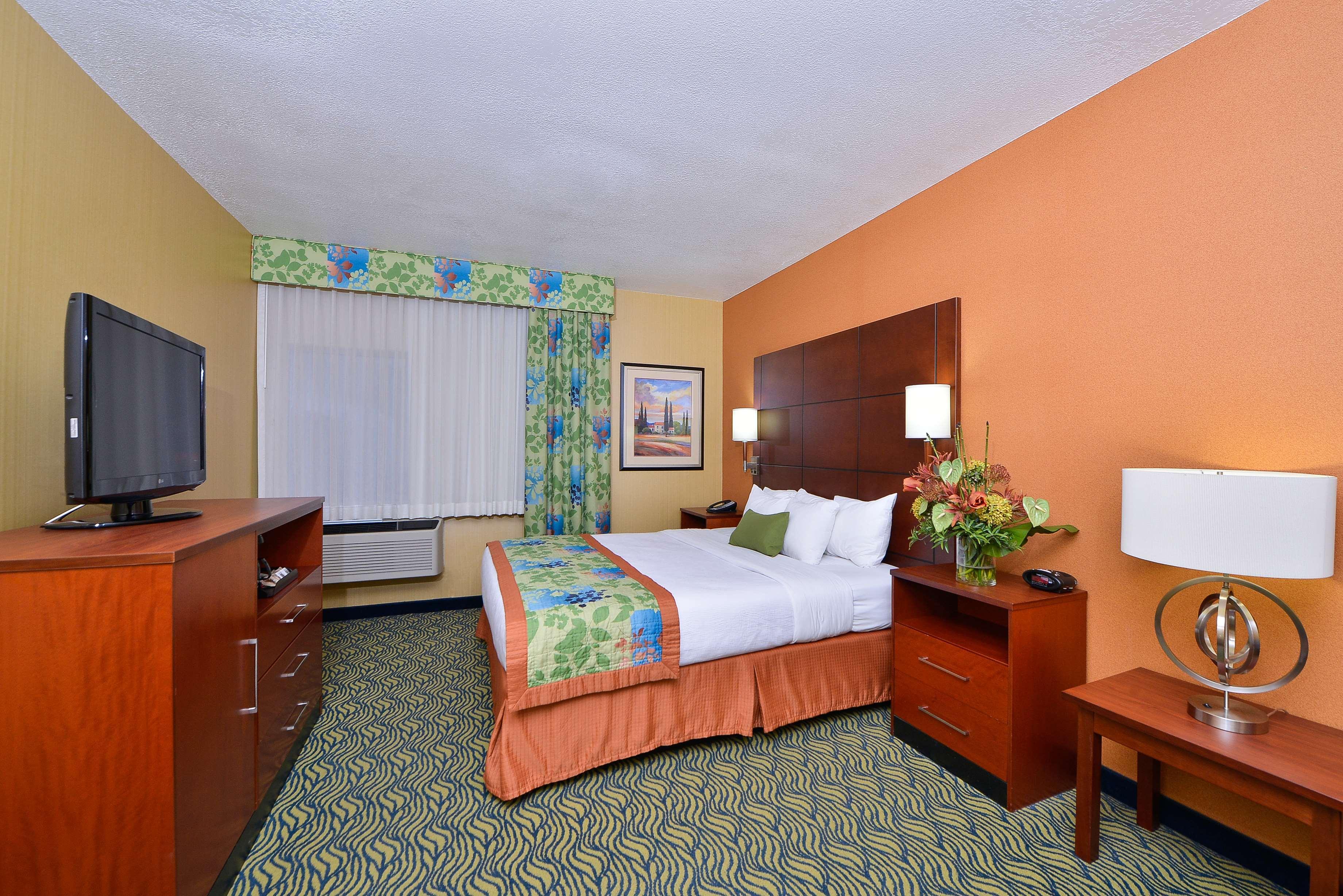 Best Western Plus Fresno Inn Bagian luar foto