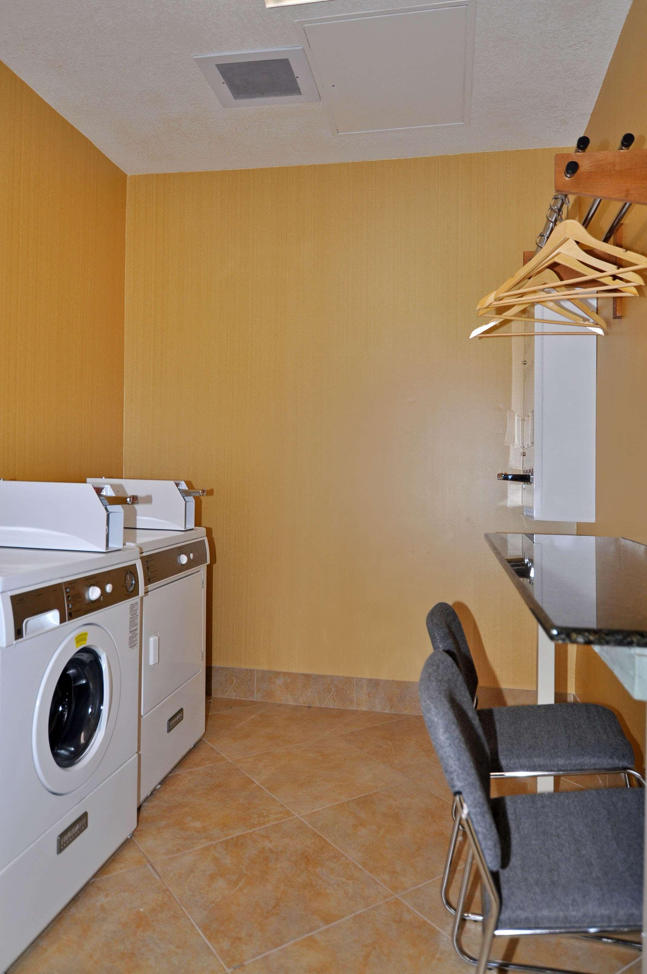 Best Western Plus Fresno Inn Bagian luar foto