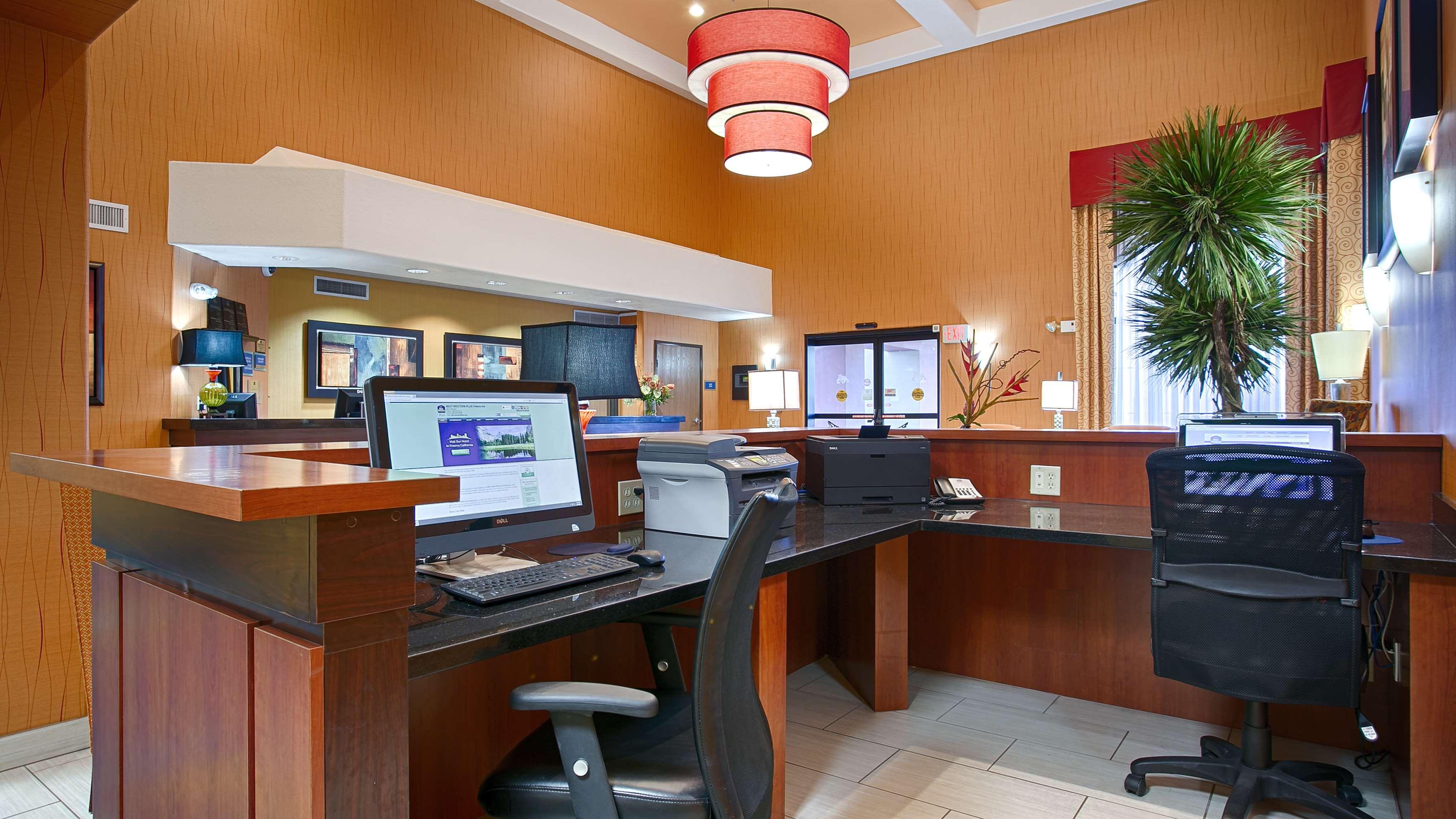 Best Western Plus Fresno Inn Bagian luar foto