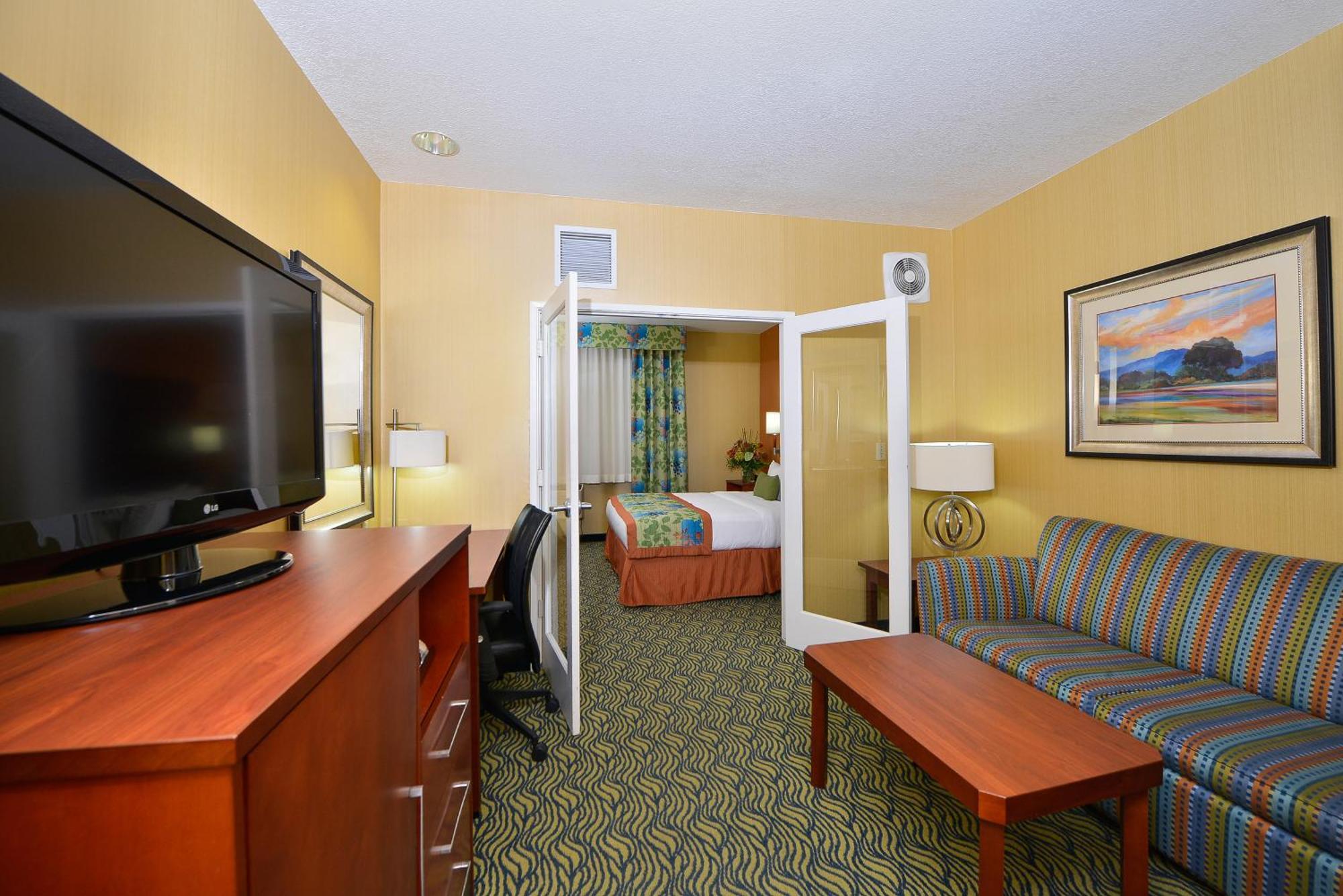 Best Western Plus Fresno Inn Bagian luar foto